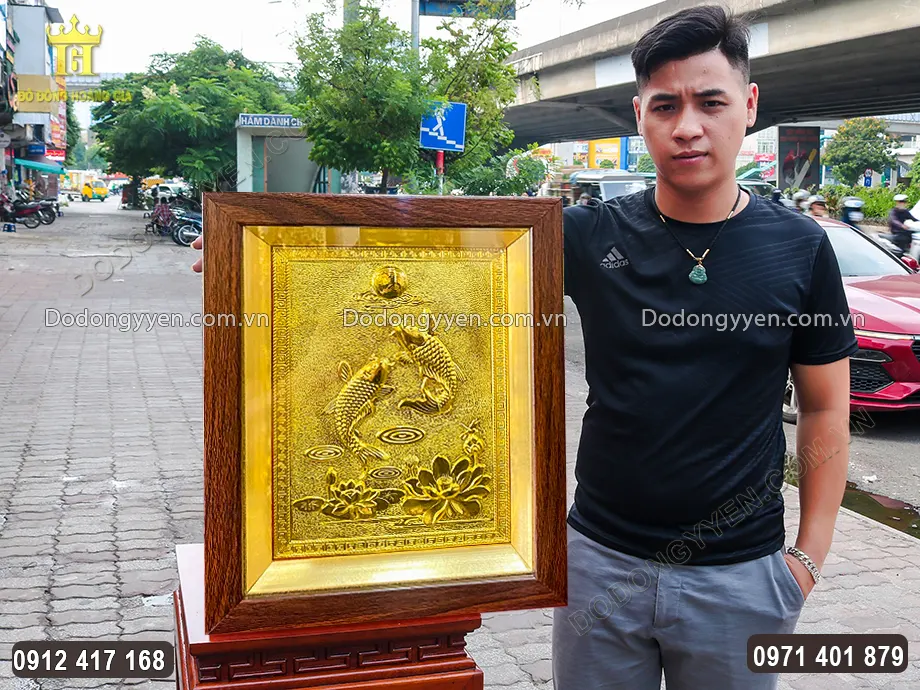 H&igrave;nh ảnh h&igrave;nh nghi&ecirc;ng của bức tranh đồng